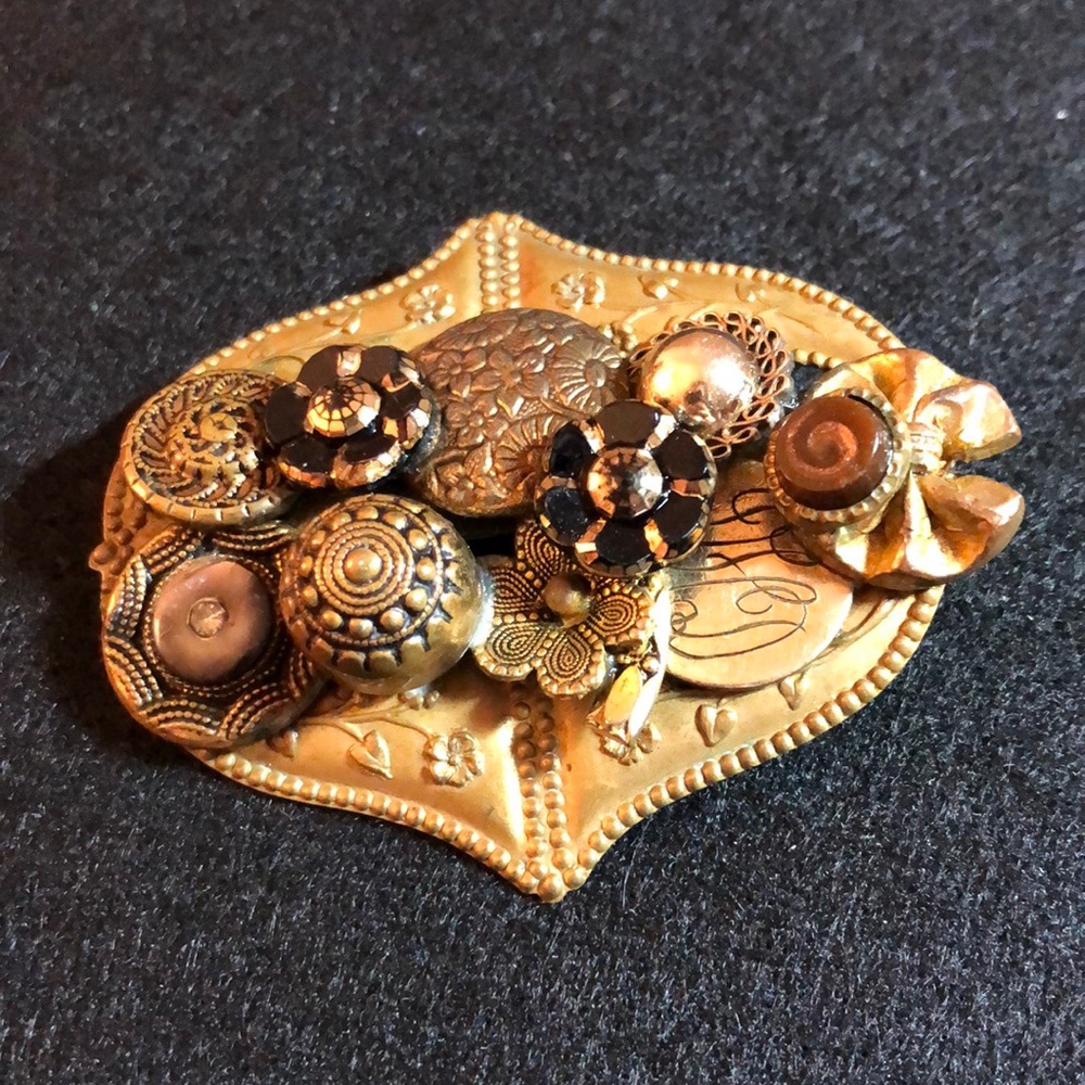 Vintage Handmade Pin of Vintage buttons